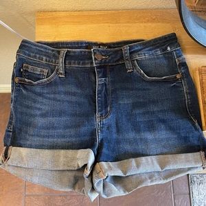 Judy Blue cuffed shorts size M woman’s
